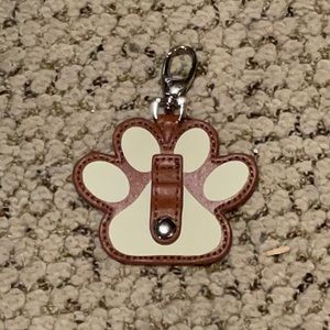 Headphone carrier keychain